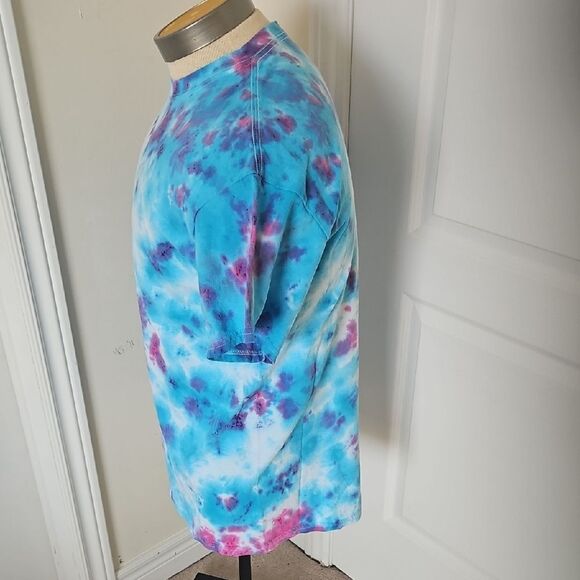 Gildan Tie-Dye Shirt in Blue and Purple - Picture 4 of 16
